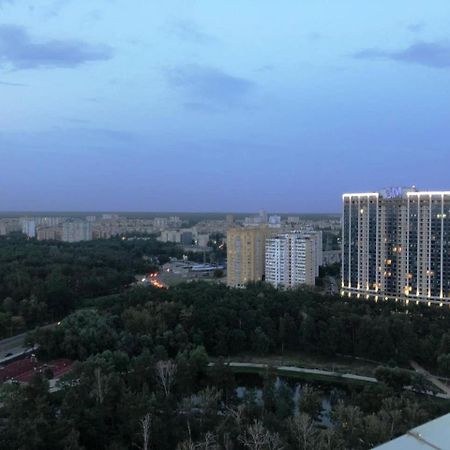 Квартира Парковые Озера Lägenhet Kiev Exteriör bild