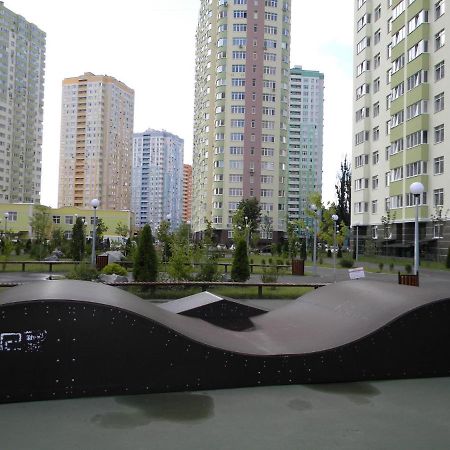 Квартира Парковые Озера Lägenhet Kiev Exteriör bild