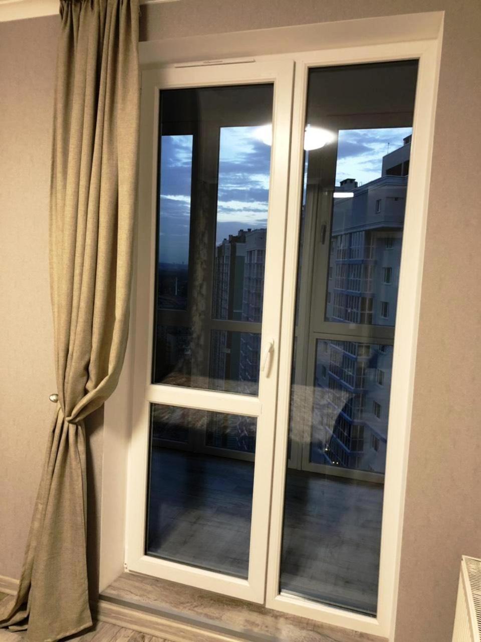 Квартира Парковые Озера Lägenhet Kiev Exteriör bild
